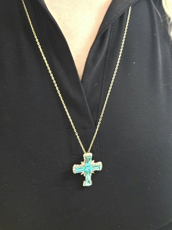 European and American Style Luxury High-Quality Synthetic Zirconia Cross Pendant - Picture 4 of 11